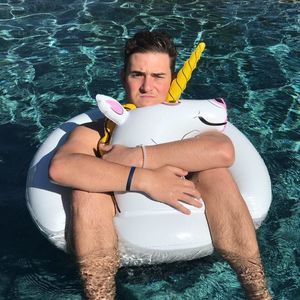 Meet your Posher, Hunter